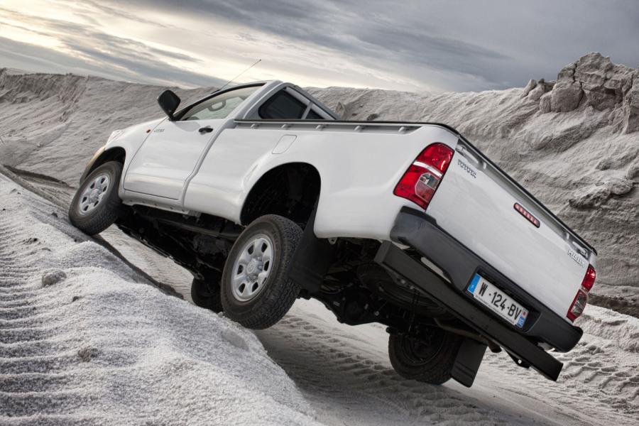  Toyota Hilux 2012 года  (фото 18 из 38)